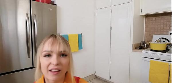 trendsPervy stepbrother showing stepsister how she can make more money